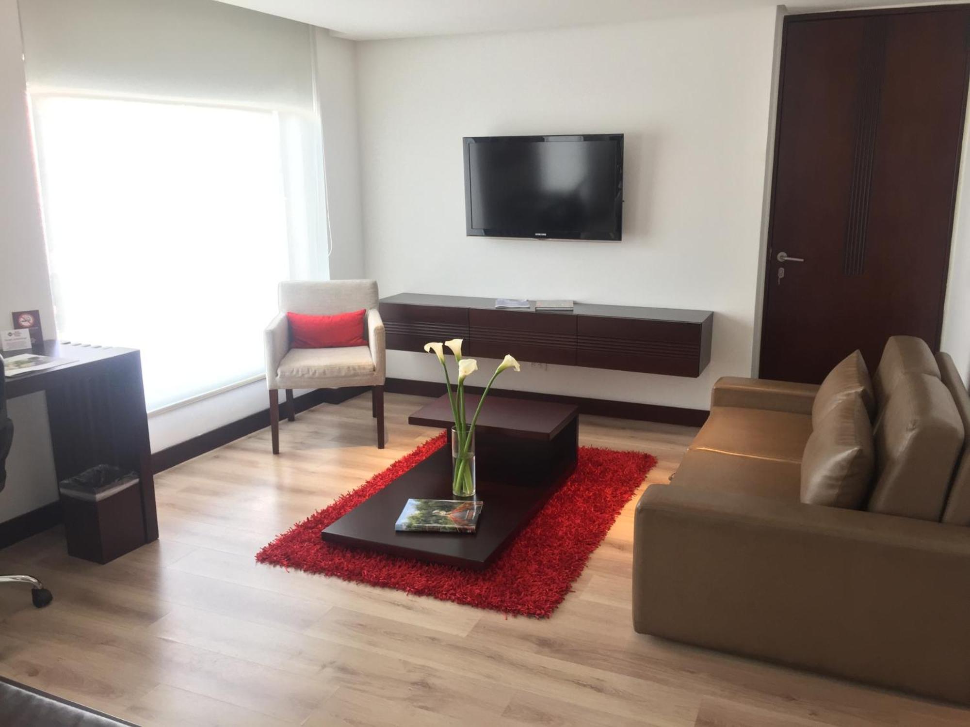 โรงแรมเบสท์เวสเทิร์น พลัส 93 พาร์ค โบโกตา ภายนอก รูปภาพ Living room of a suite at the hotel