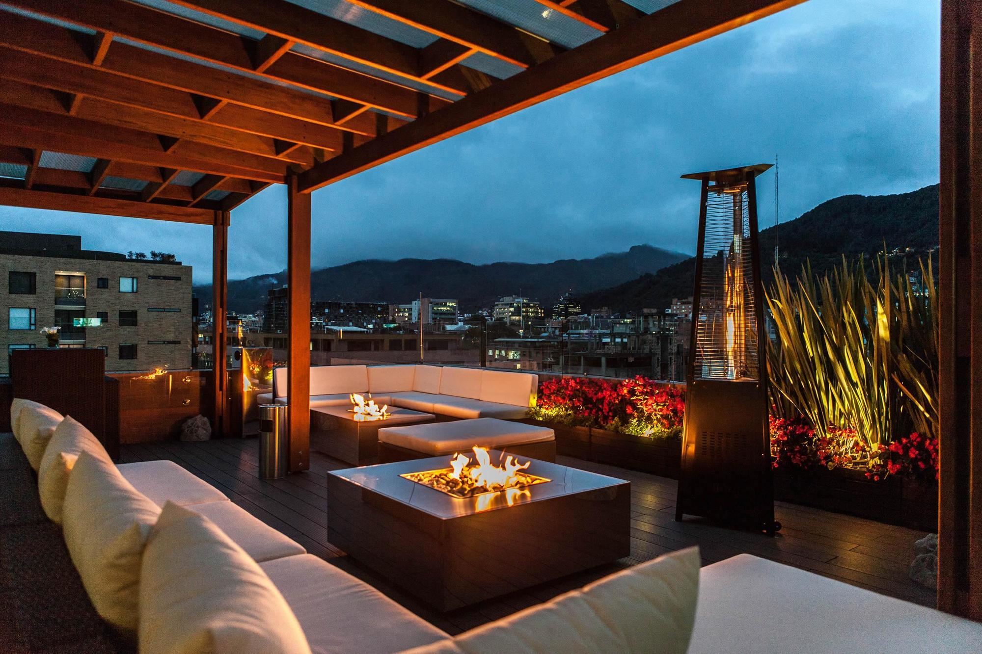 โรงแรมเบสท์เวสเทิร์น พลัส 93 พาร์ค โบโกตา ภายนอก รูปภาพ Rooftop bar at the Four Seasons Hotel, Santiago