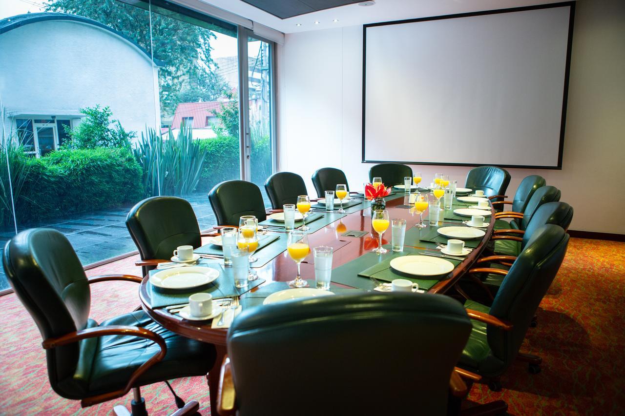 โรงแรมเบสท์เวสเทิร์น พลัส 93 พาร์ค โบโกตา ภายนอก รูปภาพ A boardroom at a hotel
