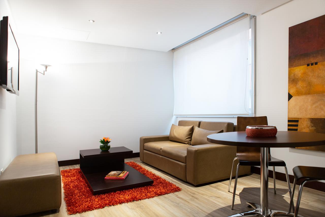 โรงแรมเบสท์เวสเทิร์น พลัส 93 พาร์ค โบโกตา ภายนอก รูปภาพ A living room with a roller blind